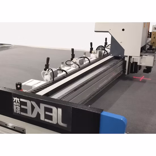 Vibrierende Messerschneidemaschine Oszillierende Messerschneidemaschine für Stoff, Bekleidung, PVC-Weichglas, Hartkarton, Teppich, Automobilinnenraum, Foma, EVA, Leder